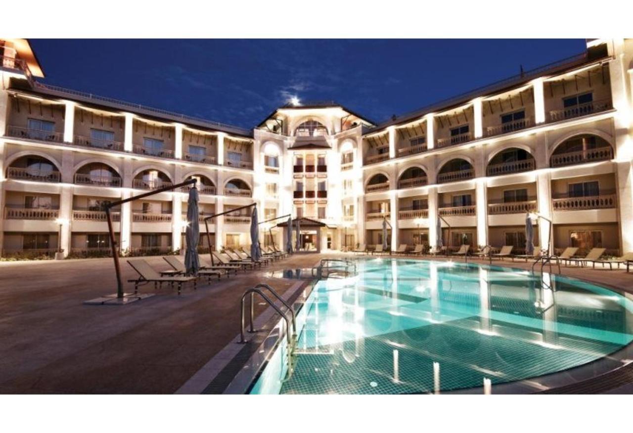 Savoy Hotel Spa & Casino Kerínia Kültér fotó The hotel at night